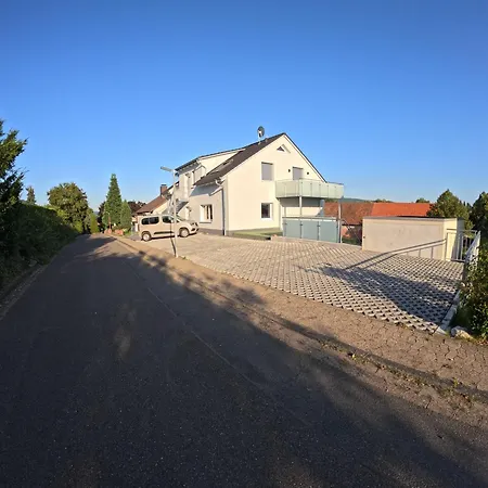 Hoeckelheim - Sternenhimmel - 100qm - 3 Schlafzimmer - Bis 6 Gaeste - Babies Reisen Gratis - Balkon, Garten & Grill - Klimaanlage, Raffstores & Fussbodenheizung - Smart-tv - Kueche Mit Induktionsherd & Spuelmaschine - Nahe Goettingen
