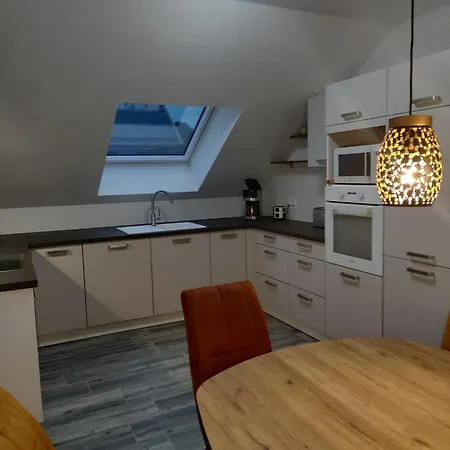 Appartement Hoeckelheim - Sternenhimmel - 100qm - 3 Schlafzimmer - Bis 6 Gaeste - Babies Reisen Gratis - Balkon, Garten & Grill - Klimaanlage, Raffstores & Fussbodenheizung - Smart-tv - Kueche Mit Induktionsherd & Spuelmaschine - Nahe Goettingen Northeim