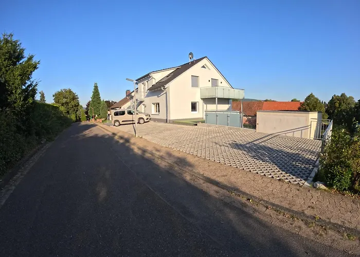 Hoeckelheim - Sternenhimmel - 100qm - 3 Schlafzimmer - Bis 6 Gaeste - Babies Reisen Gratis - Balkon, Garten & Grill - Klimaanlage, Raffstores & Fussbodenheizung - Smart-tv - Kueche Mit Induktionsherd & Spuelmaschine - Nahe Goettingen